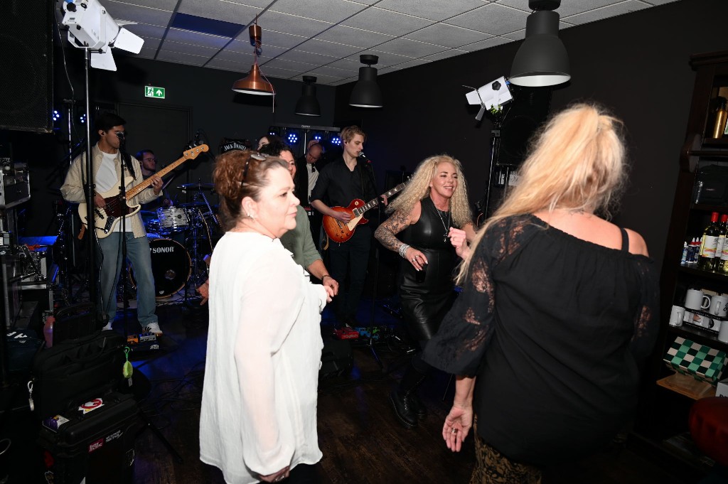 ../Images/10 jaar Ro's Barbershop 032.jpg